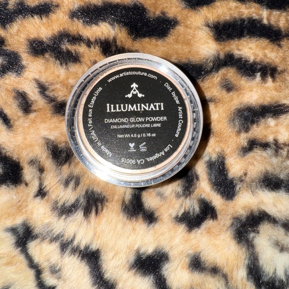 Artist Couture Diamond Glow Powder in illuminati gold, loose highlighter